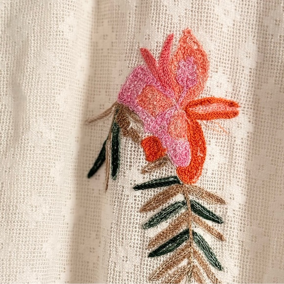 Anthropologie Akemi & Kin Chic Floral Embroidered Tunic Poncho - Picture 10 of 15